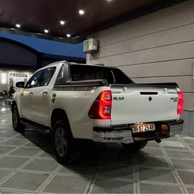 Toyota Hilux 2021