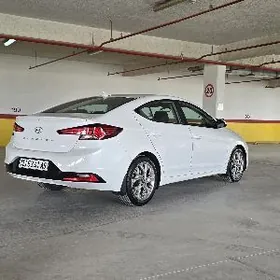 Hyundai Elantra 2020