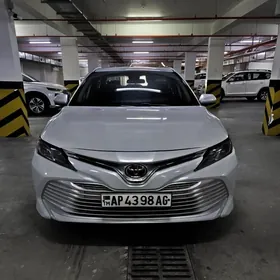 Toyota Camry 2018