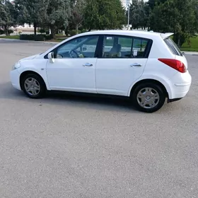 Nissan Tiida 2011
