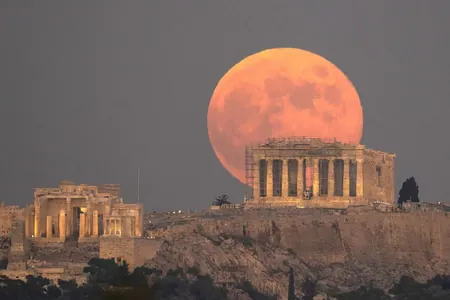 Demokratiýanyň dörän ýeri bir Gresiýa-da däl. Başga ýurtlaram muňa ymtylypdyrlar.