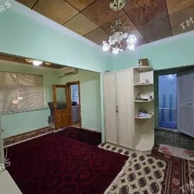 Satlyk jaý Mir 4de Arkaçka