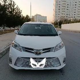 Toyota Sienna 2018