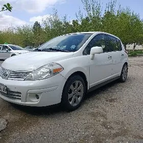 Nissan Versa 2012