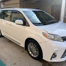 Toyota Sienna 2016