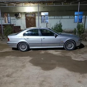BMW E39 2000