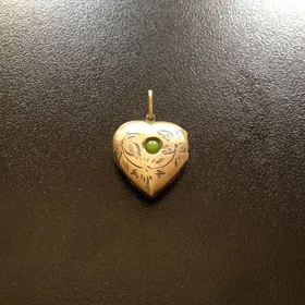 Медальон серебряный с нефритом