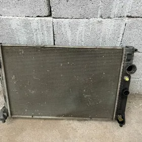 Mersedes E350 radiator