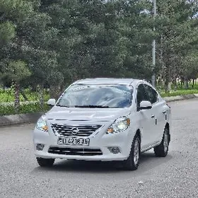 Nissan Versa 2013