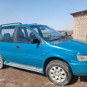 Mitsubishi Chariot 1995