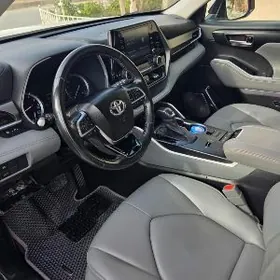 Toyota Highlander 2021