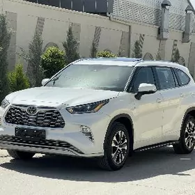 Toyota Highlander 2021