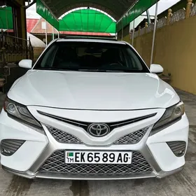 Toyota Camry 2018
