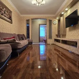 Мир Азади 4/2 этаж 4 ком