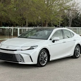Toyota Camry 2025