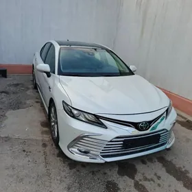 Toyota Camry 2021