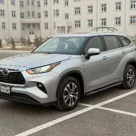 Toyota Highlander 2021
