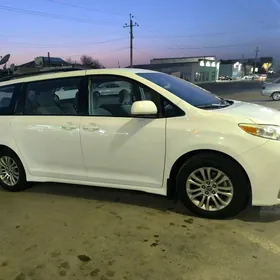 Toyota Sienna 2019