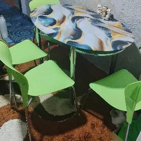 Стол стеклянный и 4 стула