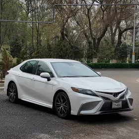 Toyota Camry 2021