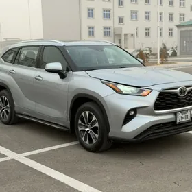 Toyota Highlander 2021