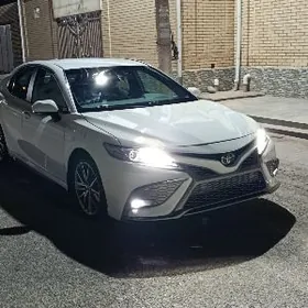 Toyota Camry 2021