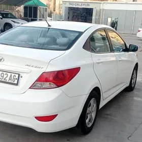 Hyundai Accent 2011