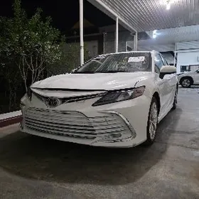 Toyota Camry 2021