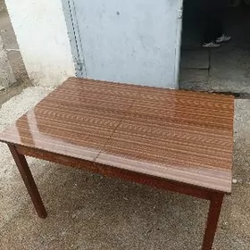 Стол столовый.