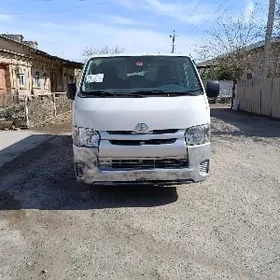 Toyota Hiace 2021