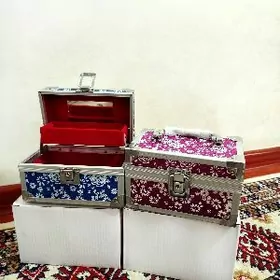 Gyzyl salynýan sandyk