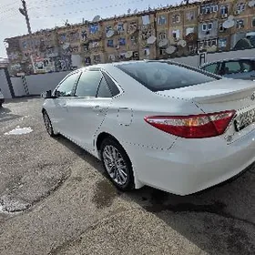 Toyota Camry 2017