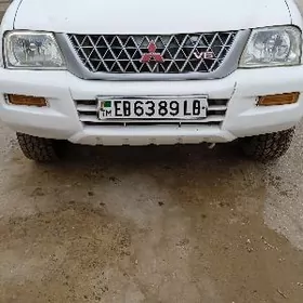 Mitsubishi L200 2004