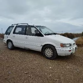 Mitsubishi Chariot 1993