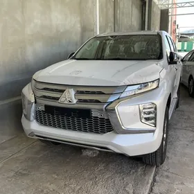 Mitsubishi Pajero 2020