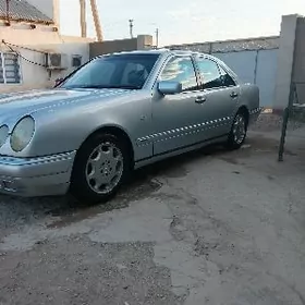 Mercedes-Benz E320 1997