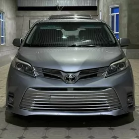 Toyota Sienna 2011
