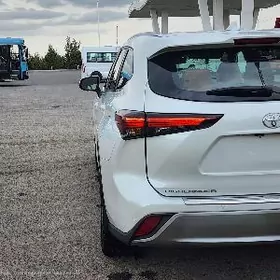 Toyota Highlander 2024