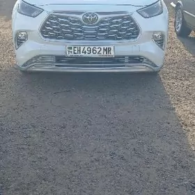 Toyota Highlander 2022