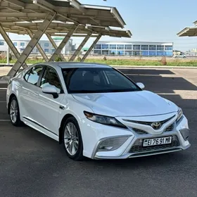 Toyota Camry 2021