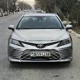 Toyota Camry 2021