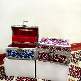 Gyzyl salynýan şkatulka