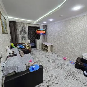 8мкр 2эт 2ком 64м2 Срочно