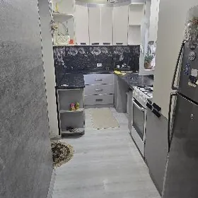 Eyesinden arenda jay