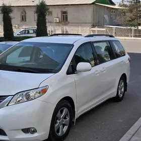 Toyota Sienna 2015