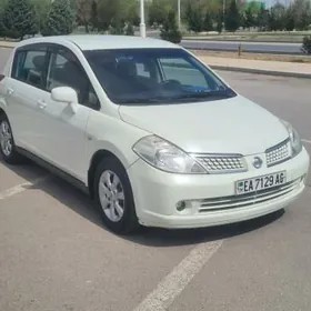 Nissan Tiida 2008