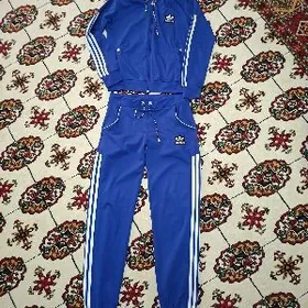 Спортивный костюм