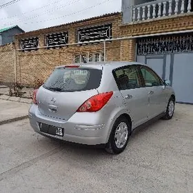 Nissan Versa 2010
