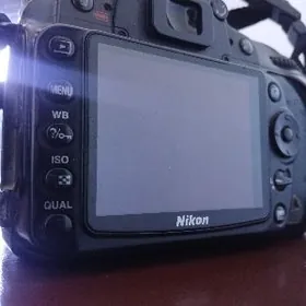 D90 NIKON