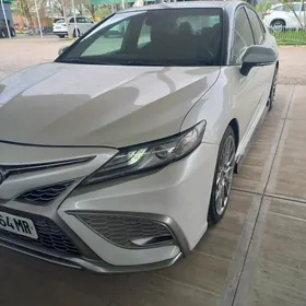 Toyota Camry 2021